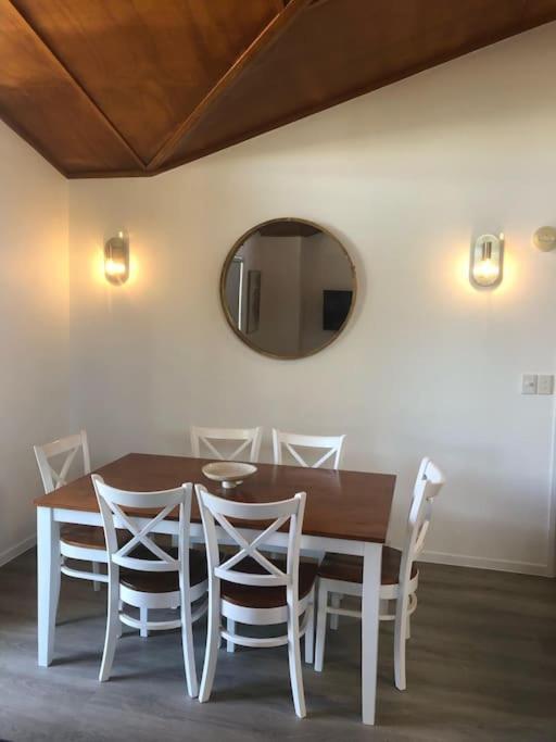 The Villas - Hervey Bay - 2 Separate Villas Urangan エクステリア 写真