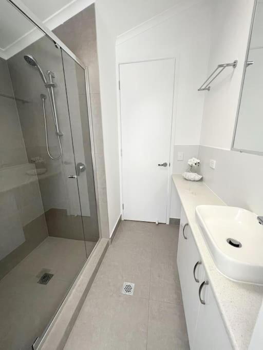 The Villas - Hervey Bay - 2 Separate Villas Urangan エクステリア 写真