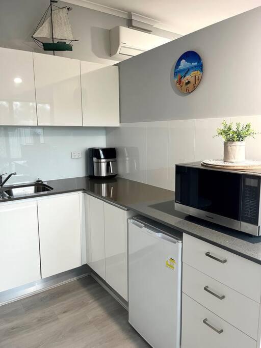 The Villas - Hervey Bay - 2 Separate Villas Urangan エクステリア 写真