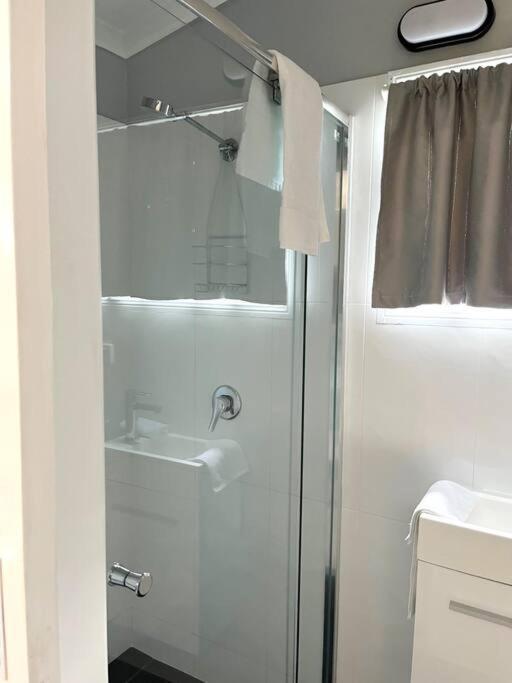 The Villas - Hervey Bay - 2 Separate Villas Urangan エクステリア 写真