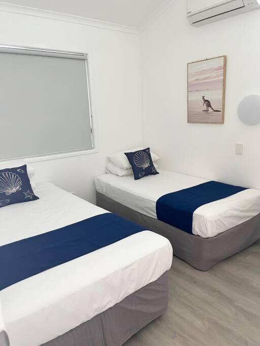 The Villas - Hervey Bay - 2 Separate Villas Urangan エクステリア 写真