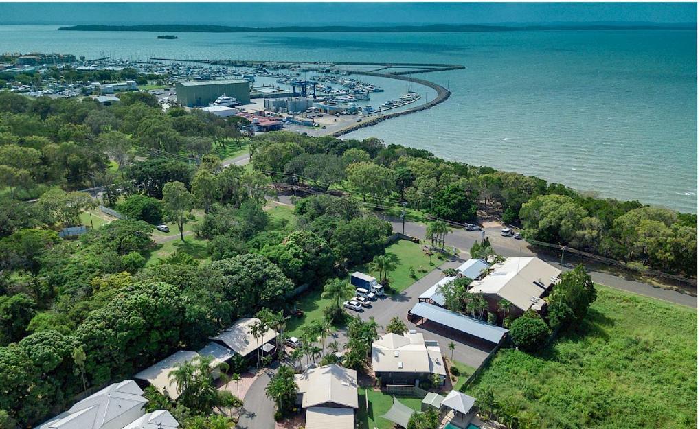 The Villas - Hervey Bay - 2 Separate Villas Urangan エクステリア 写真